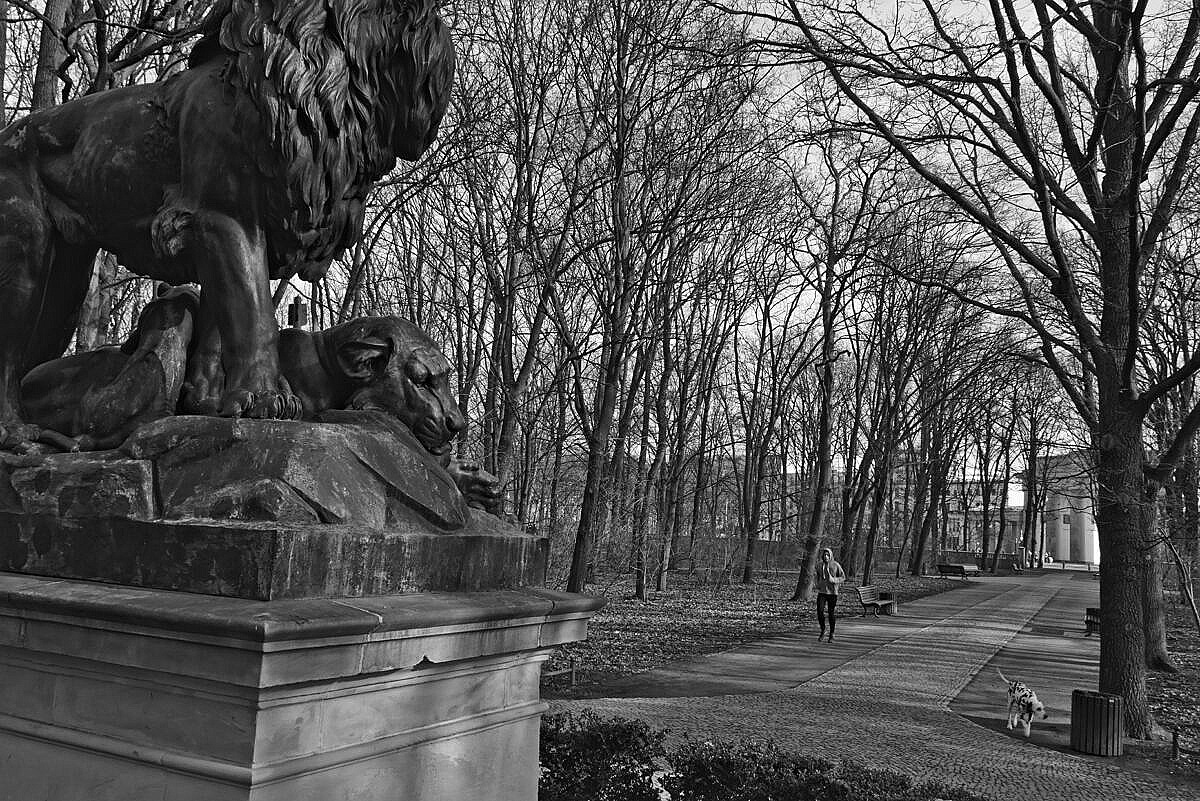 Monument of a couple of lions in the Tiergarten in Berlin, close to the Brandenburger Tor