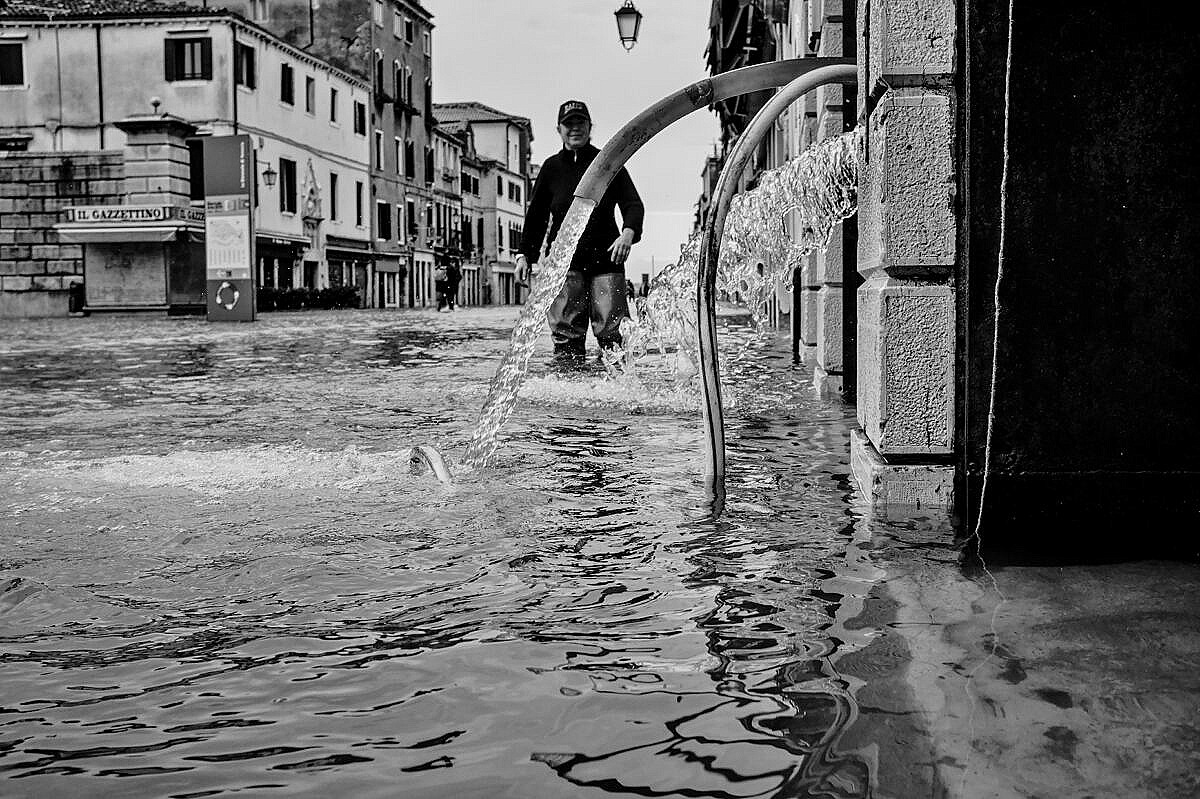 High tide - Venice under water - a bar pumping out water